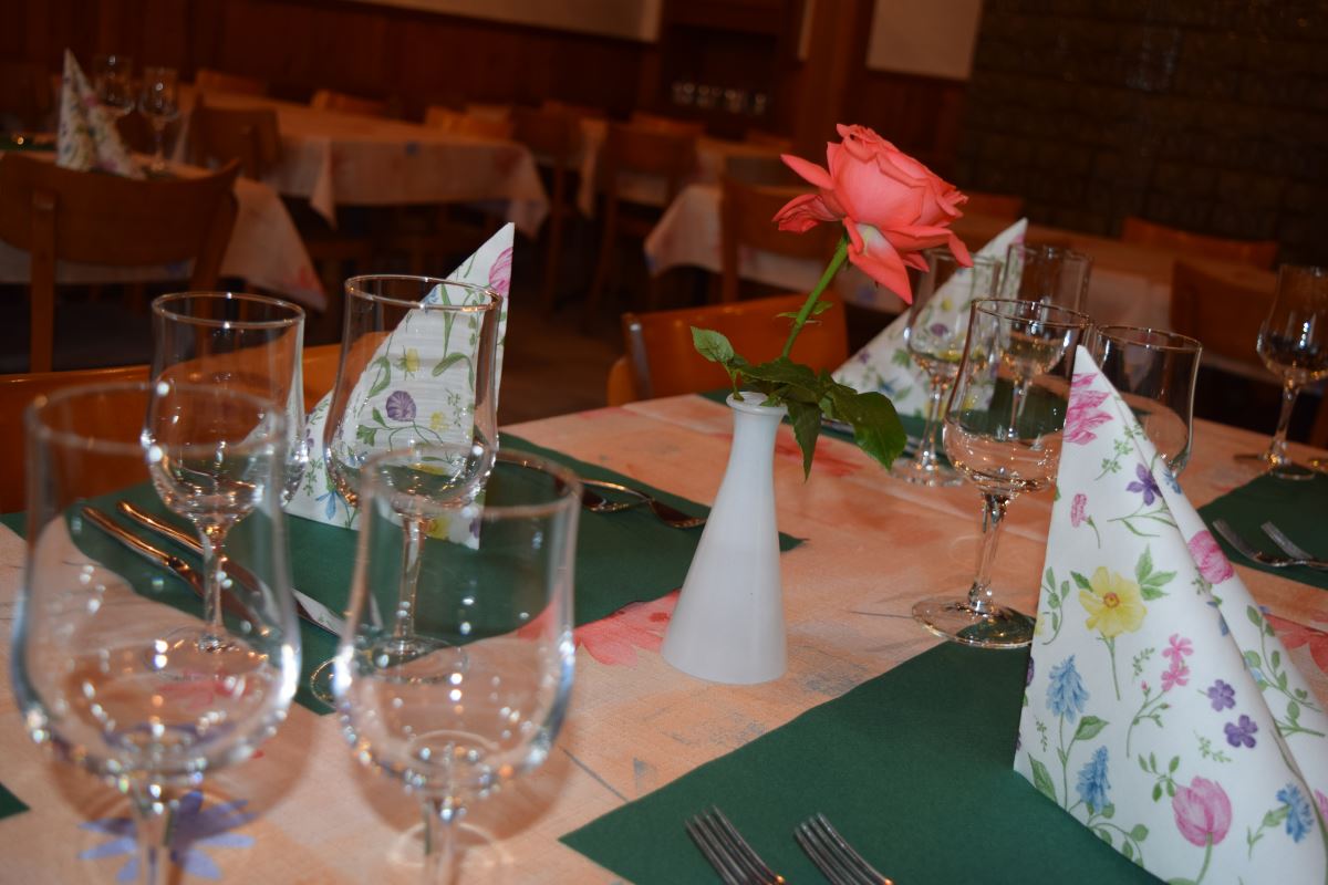 Gedeckter Tisch vom Restaurant Kreuz, Restaurant Kreuz, Hauptstrasse 17, 4655 Stüsslingen, Bezirk Gösgen, Solothurn (SO), Schweiz